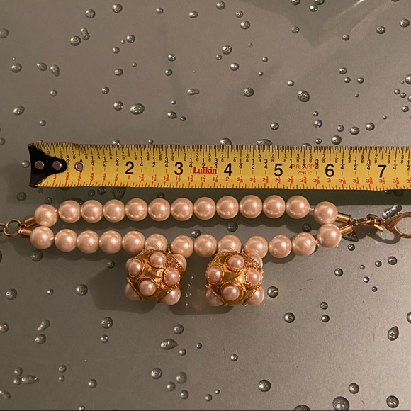 ESCADA COUTURE SIGNED 2 ROWS OF LARGE PEARLS WITH 2 CHARMS STATEMENT PIECE - Picture 6 of 7